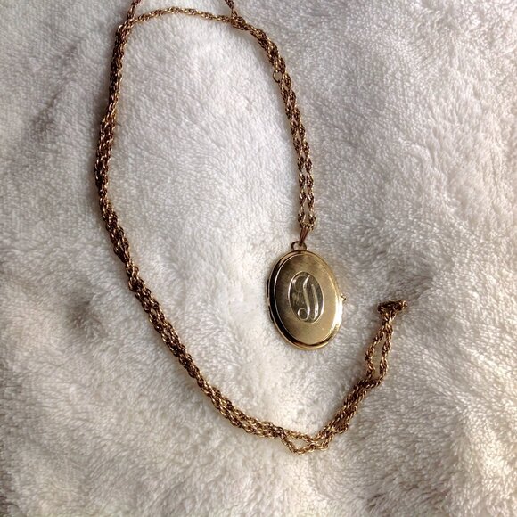 *SALE* Rare Vintage Gold-Filled Engraved Initial D Pendant Locket w Photo Window - Picture 1 of 10
